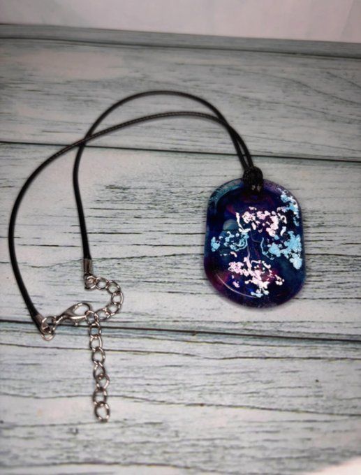 Collier ovale « Galaxie » Fait Main en Résine Époxy