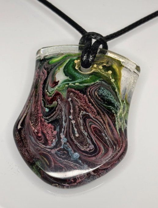 Collier bouclier « Galaxie » Fait Main en Résine Époxy