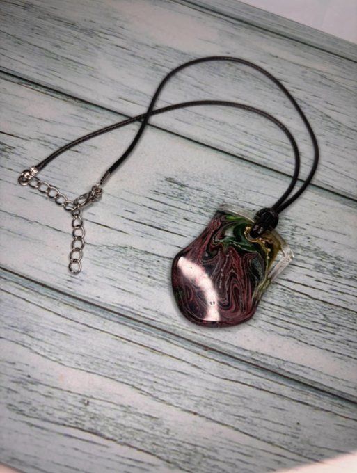 Collier bouclier « Galaxie » Fait Main en Résine Époxy