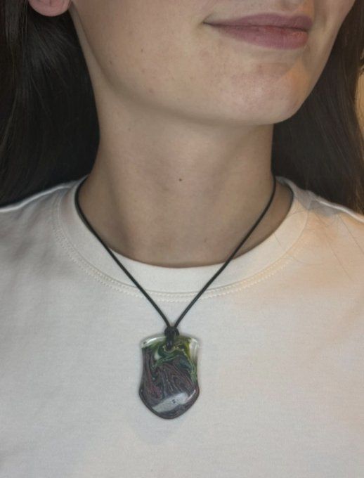 Collier bouclier « Galaxie » Fait Main en Résine Époxy
