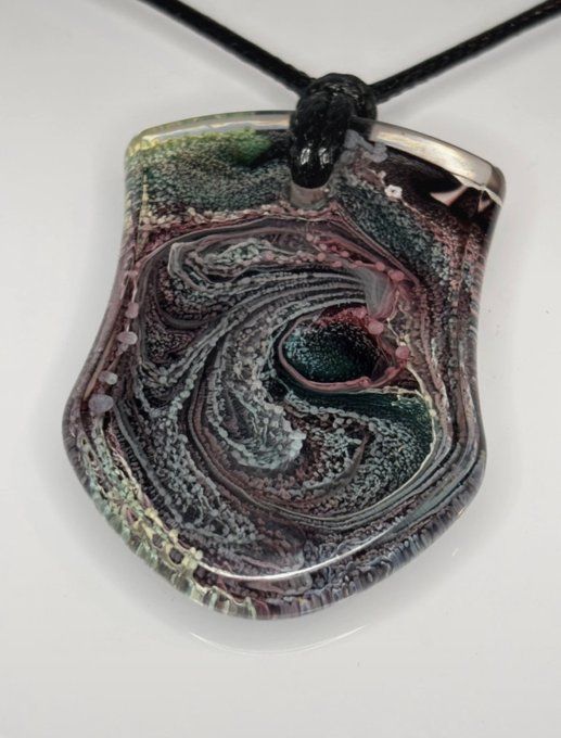 Collier bouclier « Galaxie » - Fait Main en Résine Époxy