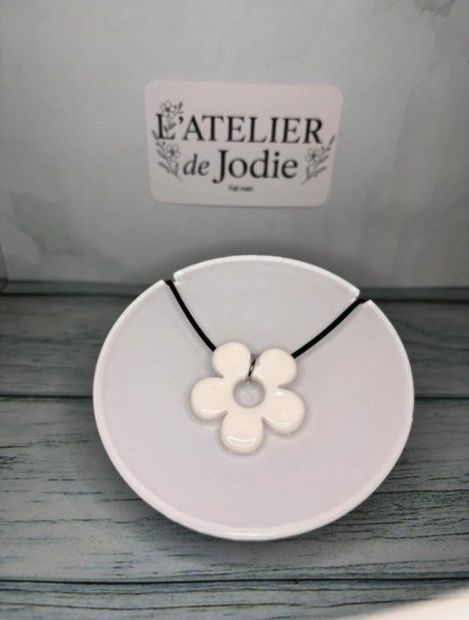 Collier « Fleur » - Divers coloris disponible
