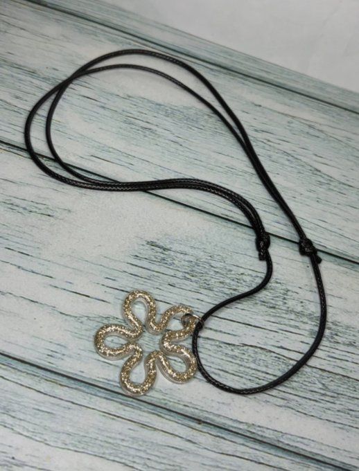 Collier « Fleur » - Paillettes dorées