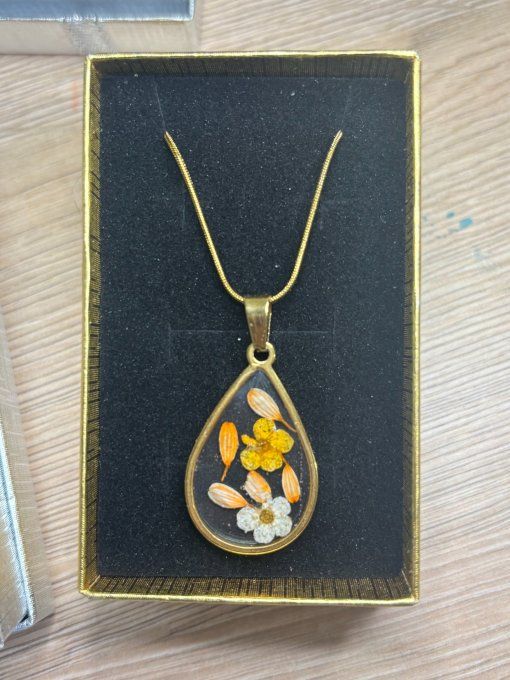 Collier pendentif Fleurs séchées - Divers coloris
