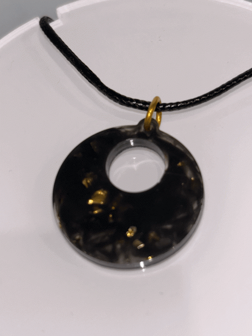 Collier rond noir et doré