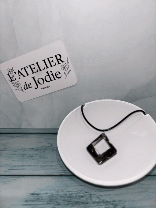 Collier losange noir et doré