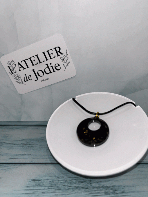 Collier rond noir et doré